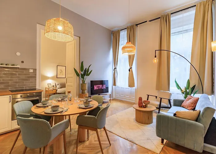 Designer 2 Bedroom דירה *