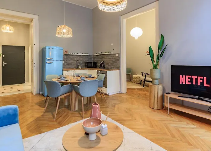 Designer 2 Bedroom *