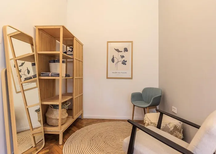 Designer 2 Bedroom Apartament *
